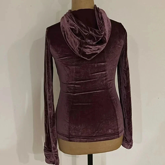 Lululemon sz 4 Define Hooded Jacket *Velvet
Garnet excellent like new condition - Picture 5 of 7